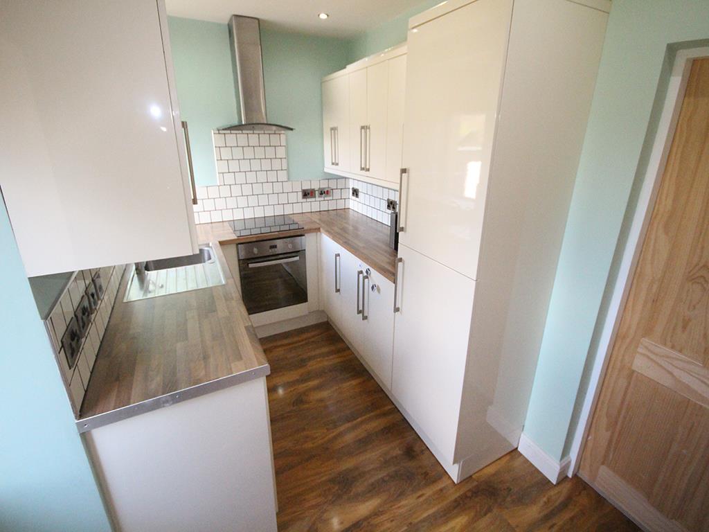 3 bedroom mid terrace house To Let in Winewall - 2016-03-30 14.25.11.jpg